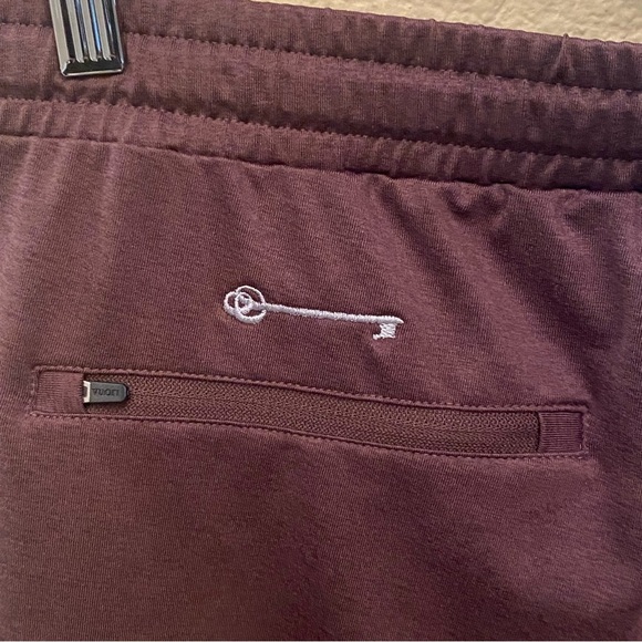 VUORI Men Brown Sunday Performance Key Embroidery Jogger Pants Size Large - Picture 7 of 10